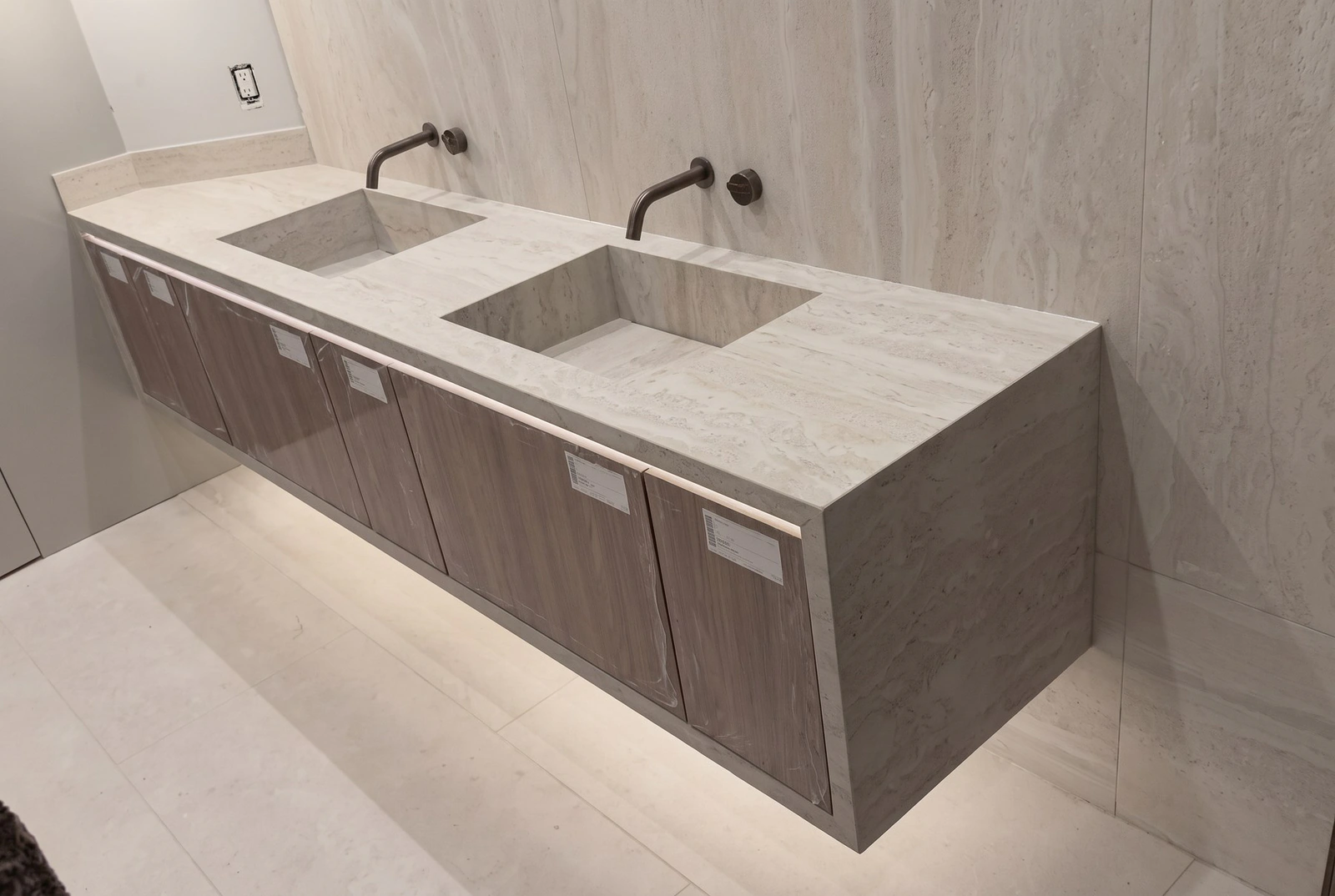 Floating double vanity with integrated Dekton sinks